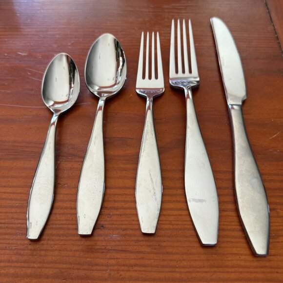 Oneida Comet Stainless Flatware Set 5 Pieces - Picture 1 of 2